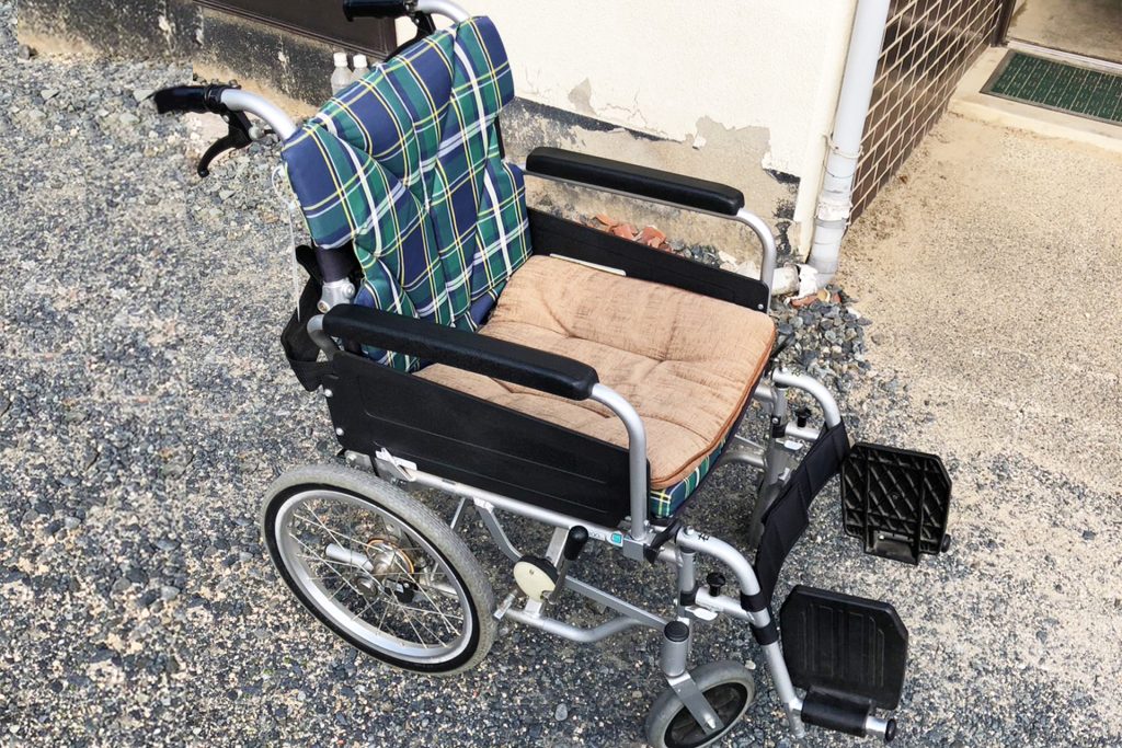 標準型介助式車いすの画像